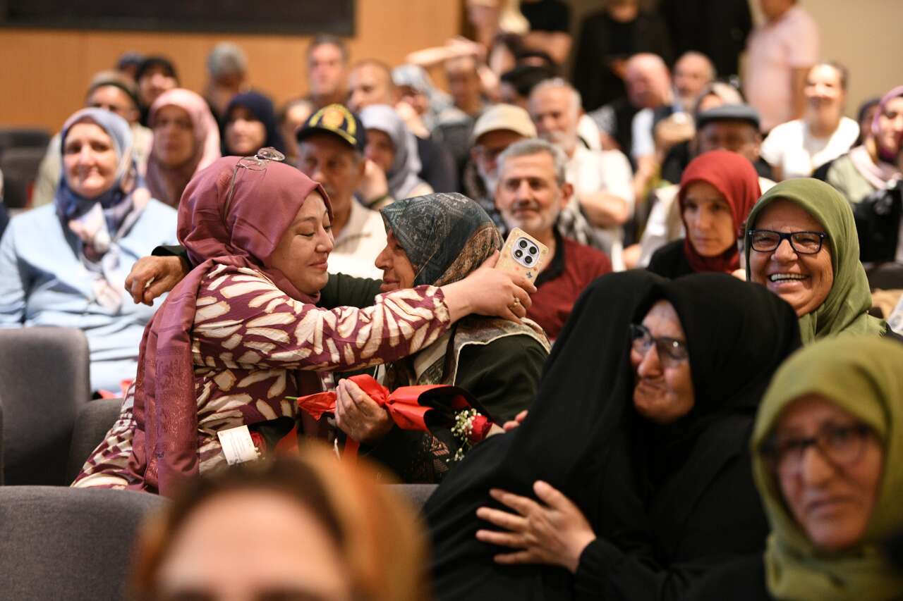 Konya Büyükşehir umre çekilişini yaptı, kurada adını duyan gözyaşını tutamadı 6